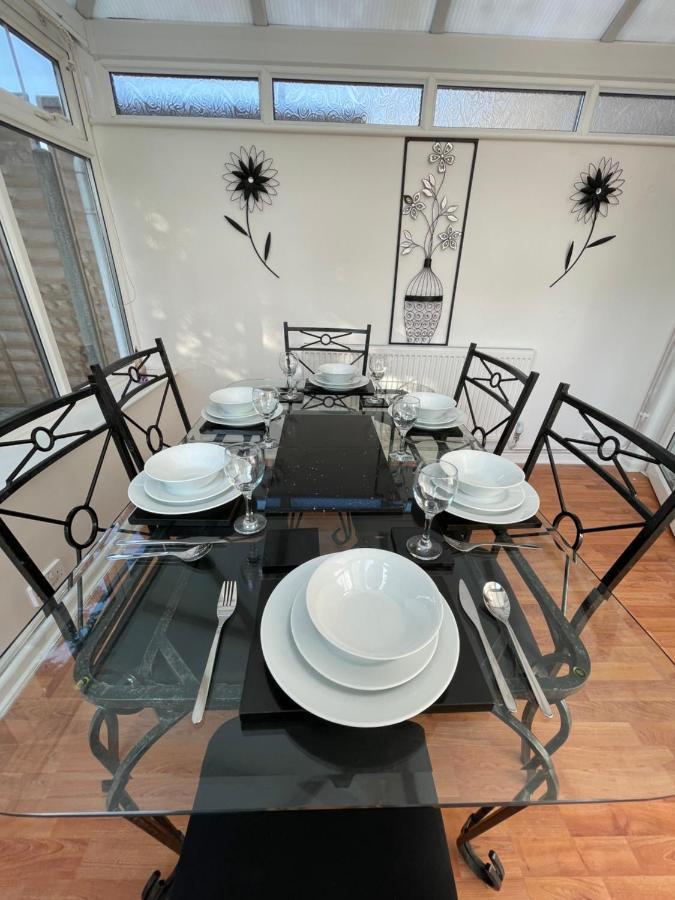 Alder House - A Modern Vibrant 4 Bedroom House Marston Green Eksteriør billede